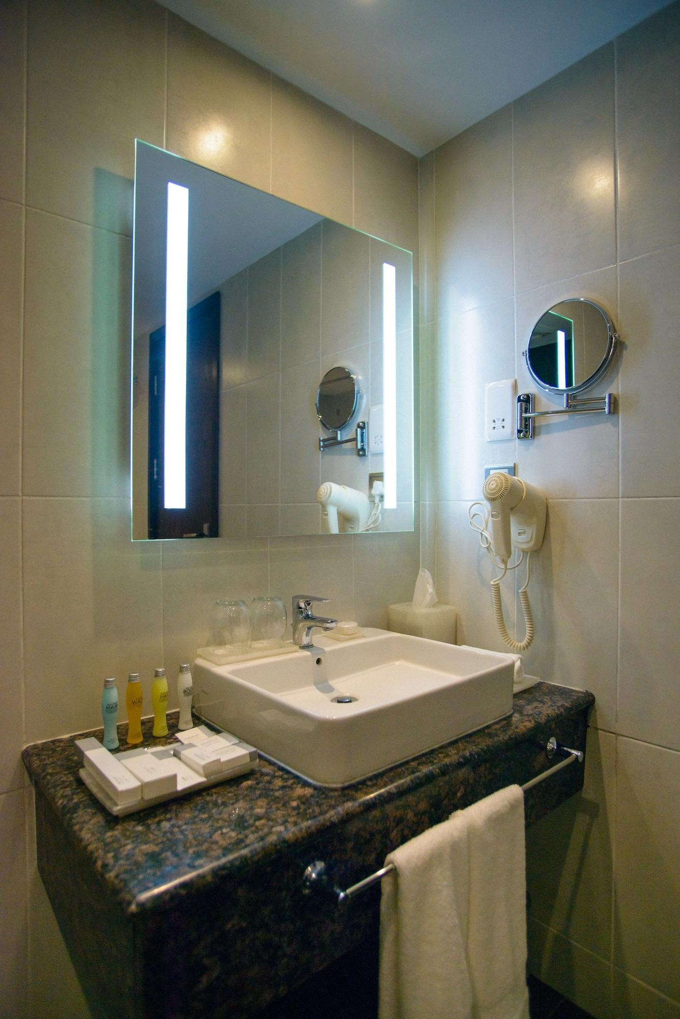 The Concord Hotel & Suites Nairobi Esterno foto Bathroom